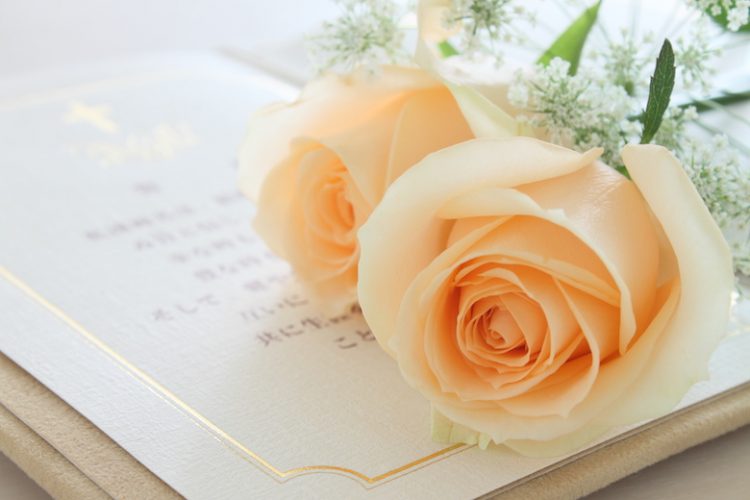 薔薇と結婚証書