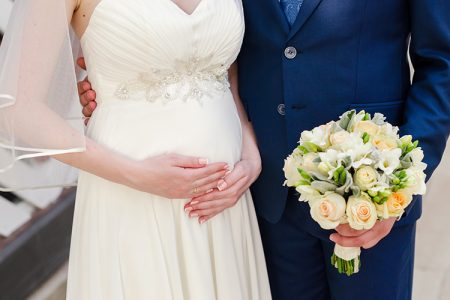 マタニティウエディングに適した時期は？妊娠周期別の注意点＆ドレス選び