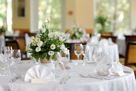 結婚式の「引き出物」の数と組み合わせ。ゲストごとの贈り分けマナー