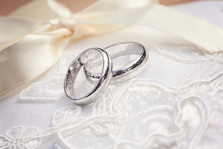 結婚指輪にチタンを選ぶメリット＆デメリット！安い以外の魅力とは | 花嫁ノート