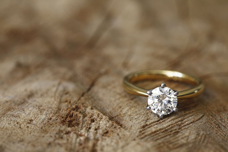 ソリティアの婚約指輪