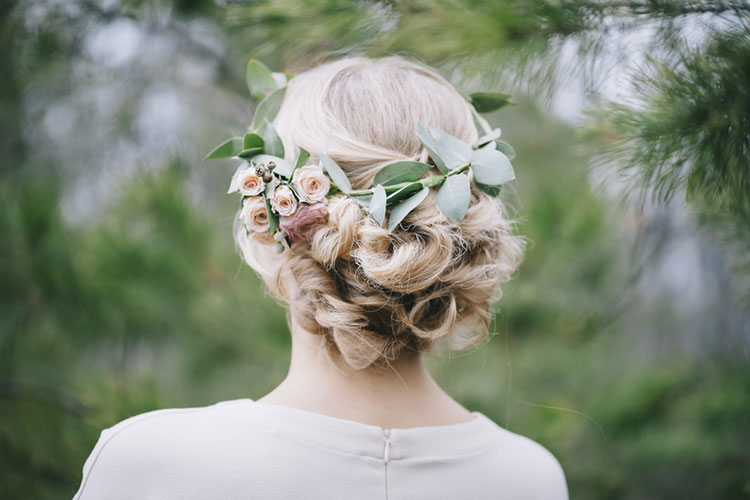 生花を使ったヘアスタイル