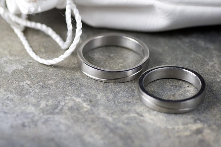 金属アレルギーの救世主 結婚指輪にステンレスをえらぶ魅力 花嫁ノート