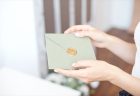 【結婚式の招待状】差出人の書き方マナー!名義別の文例もチェック