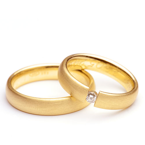 結婚指輪にゴールドを選ぶメリット デメリット おしゃれ女子人気の秘密とは 花嫁ノート