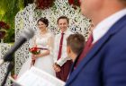 結婚式の受付は誰に依頼する？人数は？依頼方法とお礼のマナー