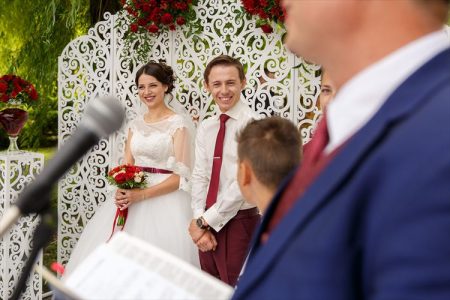 結婚式の主賓は誰にする？依頼の手順＆マナー解説