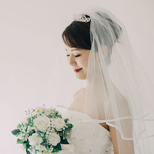 ウェディングヘッドドレスの種類と相性のいい髪型を紹介 花嫁ノート
