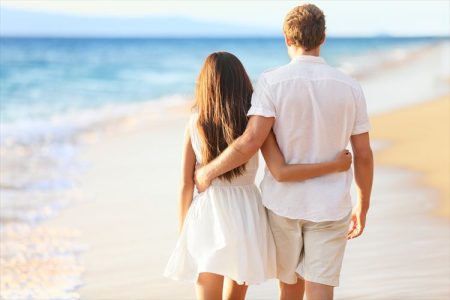 新婚旅行のお土産の相場や、渡す相手別の選び方・マナー解説