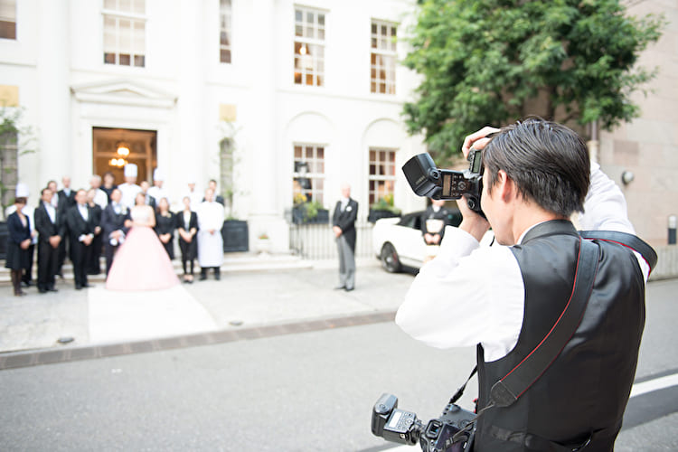 結婚式で依頼するカメラマンの相場！それぞれの注意点を解説