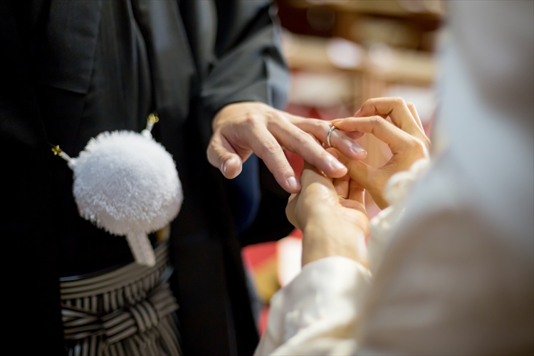 神前式の指輪交換