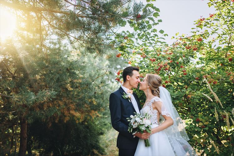 ゴールデンウィークは避けるべき？5月に結婚式を挙げるメリットや注意点