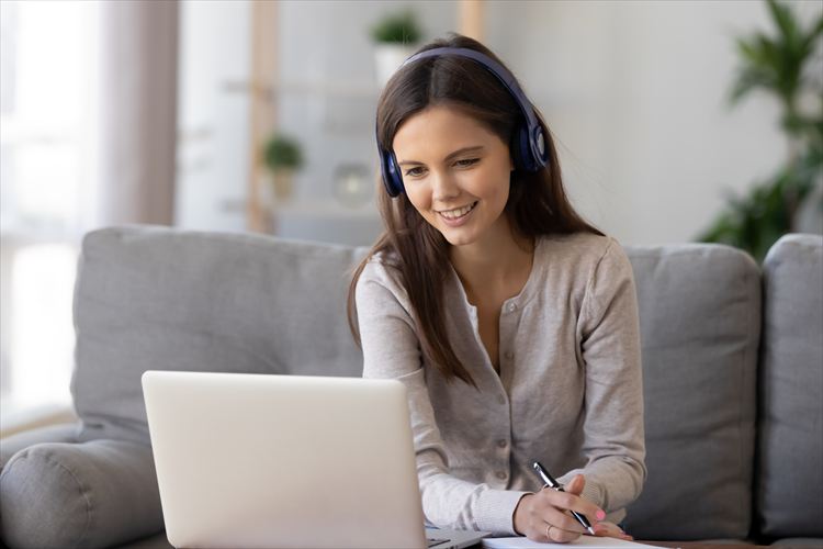 結婚式で使う音楽の「著作権」について、わかりやすく解説