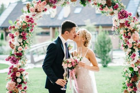 結婚式の憧れ！フラワーアーチの装飾アイディア集