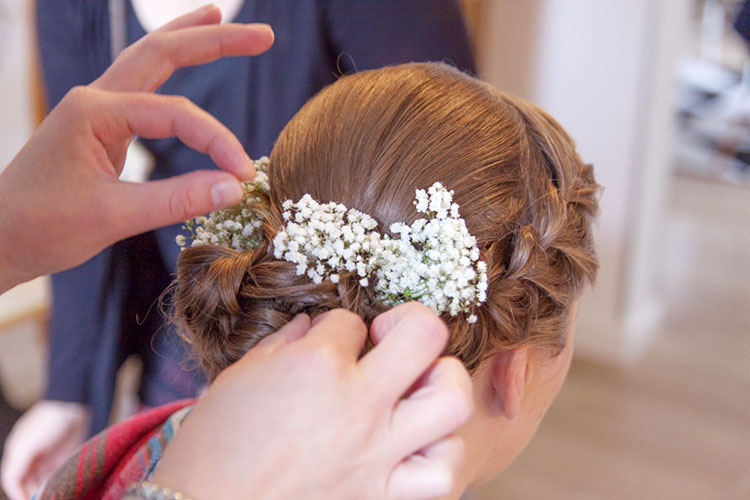 清楚な花嫁に かすみ草のヘッドドレス 髪飾り アイディア 花嫁ノート