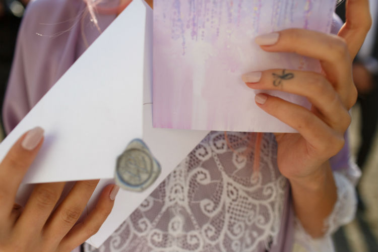 結婚式の招待状 切手の貼り方は 正しい方法 基本マナー 花嫁ノート