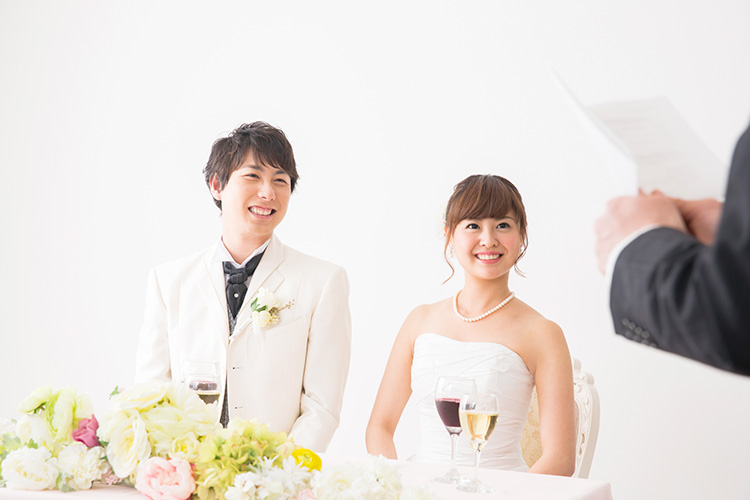 結婚式の祝辞は誰に頼むべき？依頼のマナーやお礼の方法【例文あり】 花嫁ノート