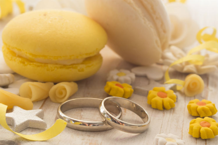 結婚指輪とマカロン