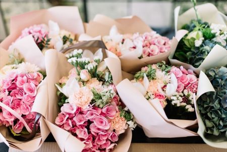 結婚式の『装花』の相場と、装花なしでもOK！節約アイディア