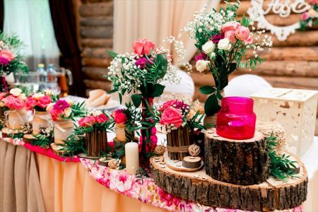 結婚式のテーマカラーは「赤」！コーディネートアイディア集