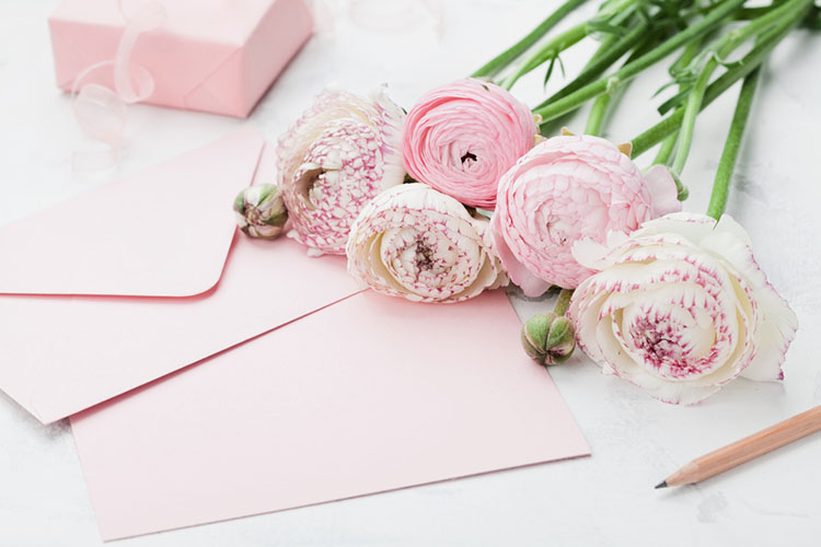 ピンクい封筒と手紙