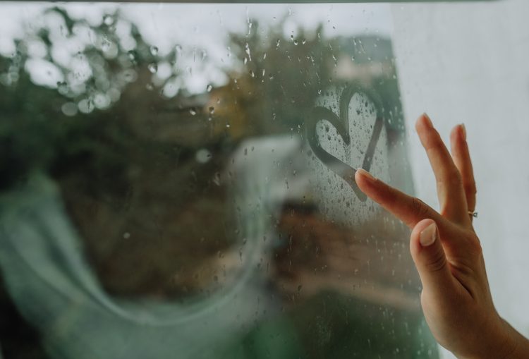 雨の日の結婚