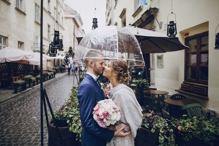 結婚式の天気が雨だったら？