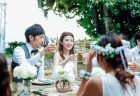 親族のみの結婚式に友人を招待する