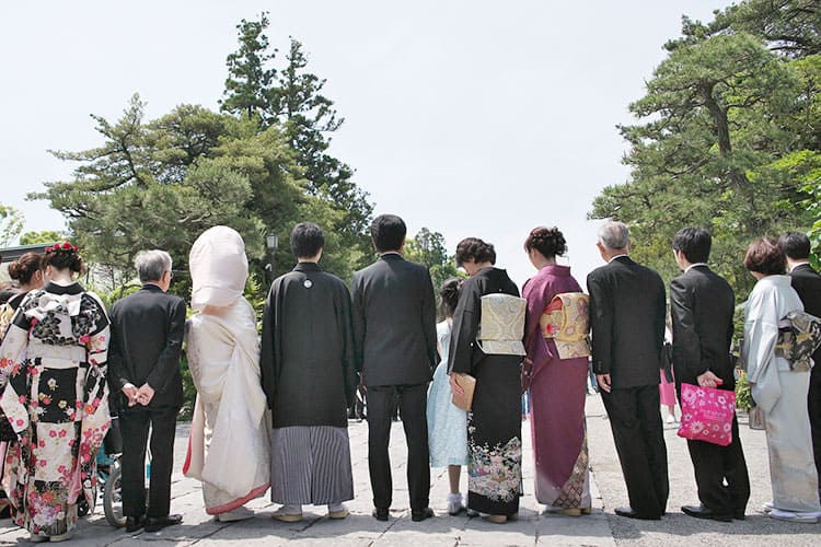 どこまで招待する 親族のみの結婚式でゲストを決める方法 花嫁ノート