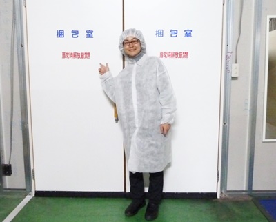 いよいよ、ガラス張りになっている工場内を見学!